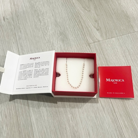 Majorica Classic Pearl Necklace - Elegant White Jewelry - Picture 3 of 4